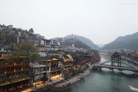 A线：长沙、韶山、张家界森林公园、大峡谷、黄龙洞、凤凰古城六日游